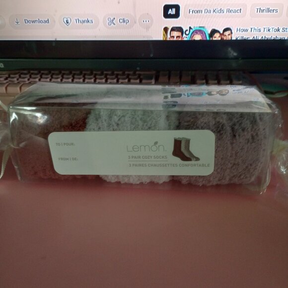 NEW Fuzzy Sock 3 Pack - Picture 8 of 8